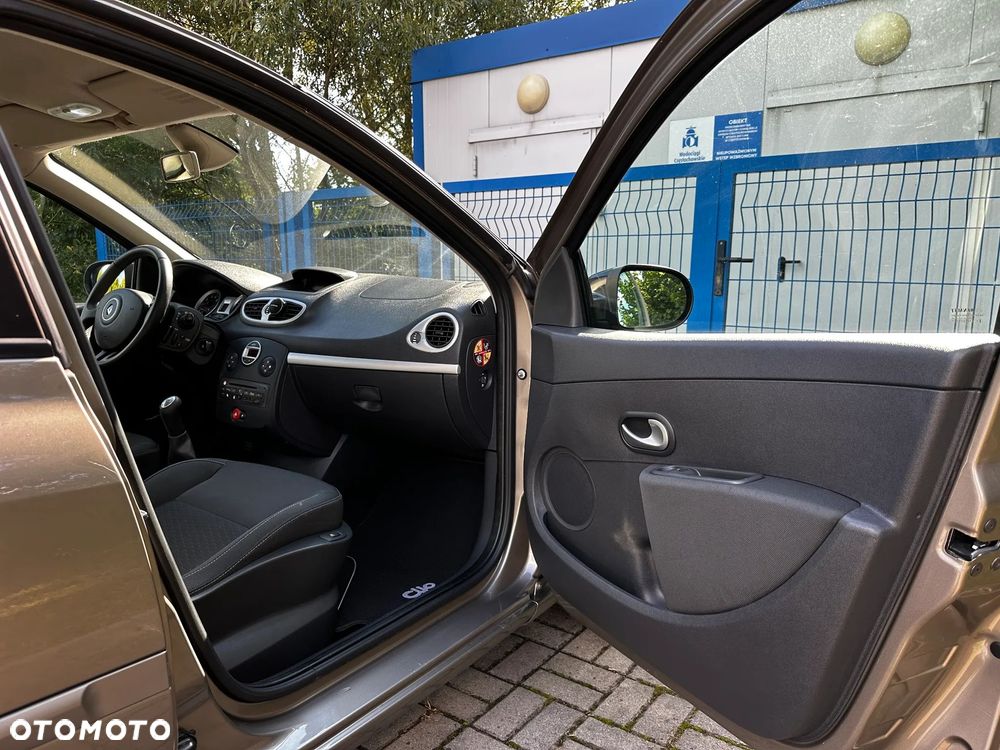 Renault Clio 1.2 16V 75 Expression - 30