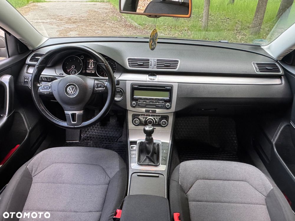 Volkswagen Passat - 14