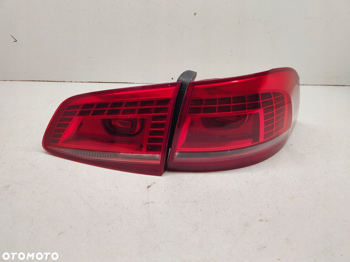 LAMPA TYLNA PRAWA STRONA CAŁA LED VW PASSAT B7 KOMBI 3AF945208B - 1