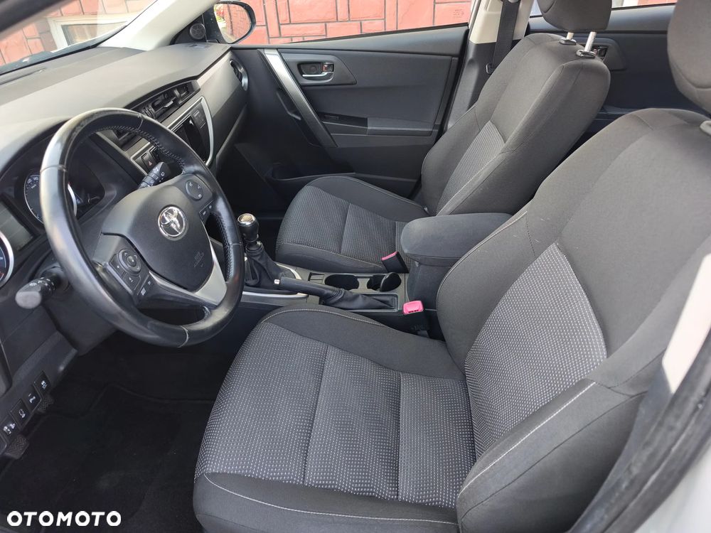 Toyota Auris 1.6 Executive - 17