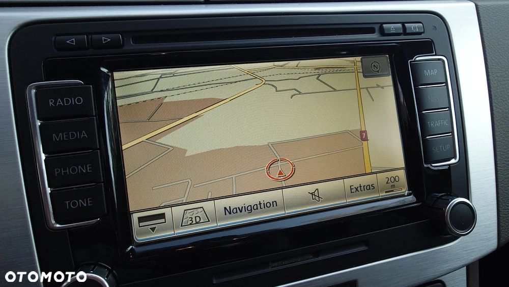 Volkswagen Passat 2.0 TDI DPF Highline - 11