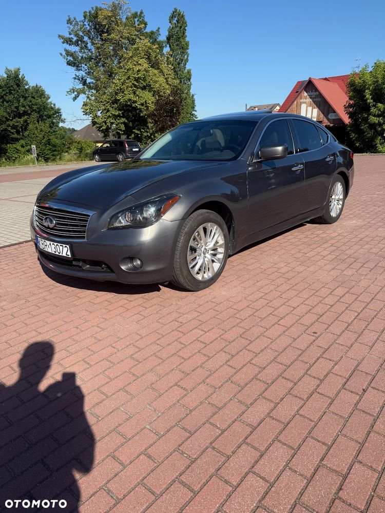 Infiniti M - 1