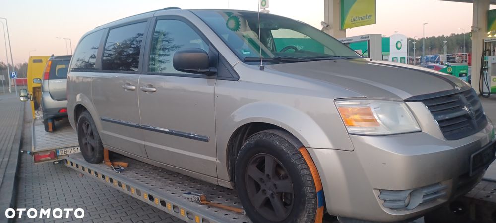 Dodge Grand Caravan - 2