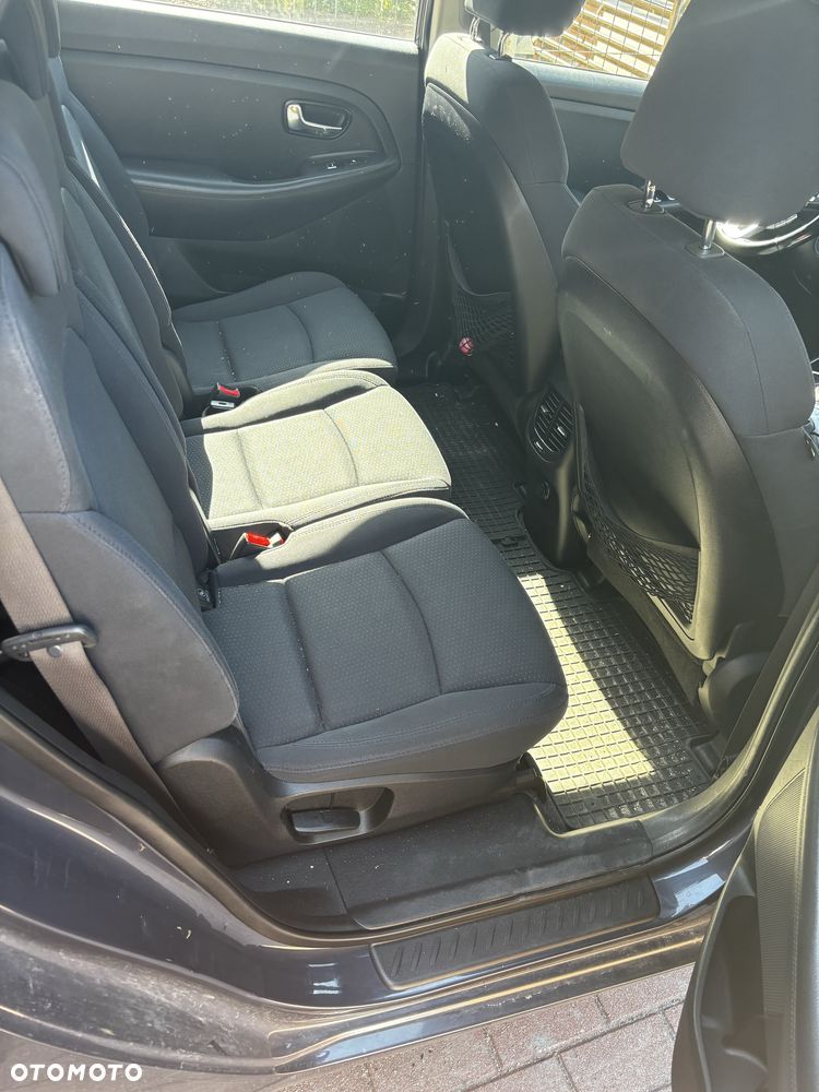 Kia Carens - 6