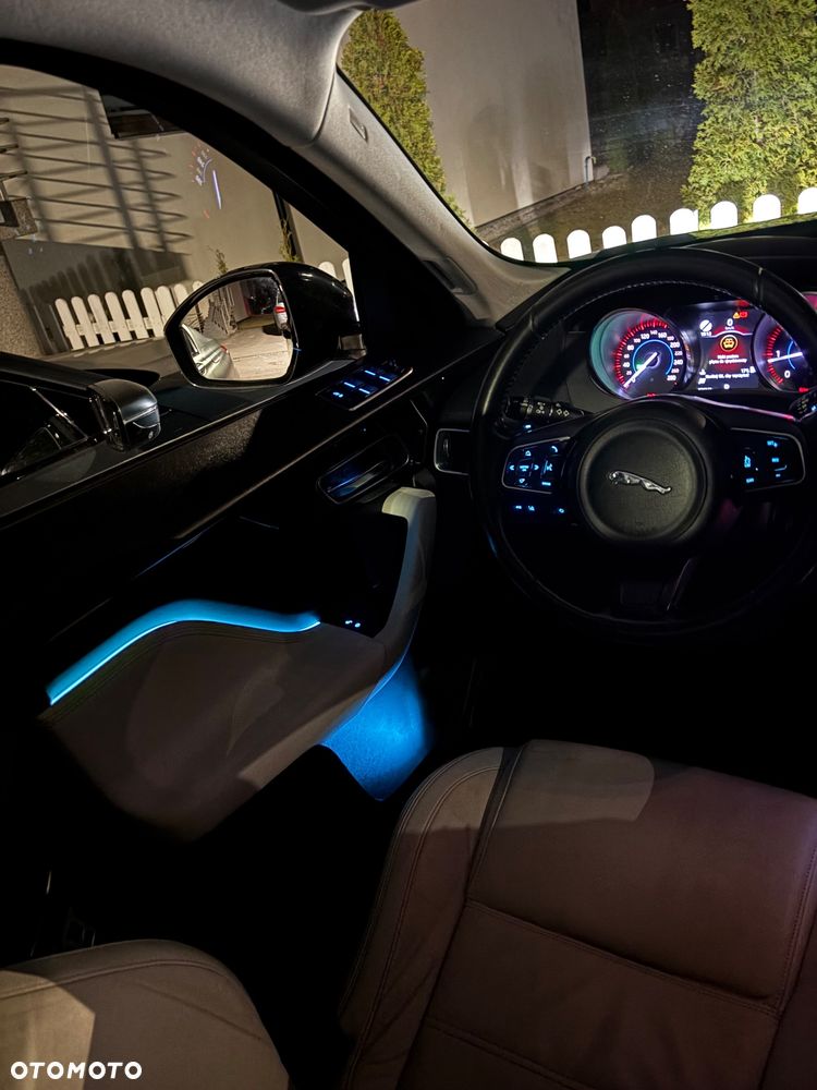 Jaguar F-Pace 2.0 i4D AWD Prestige - 24