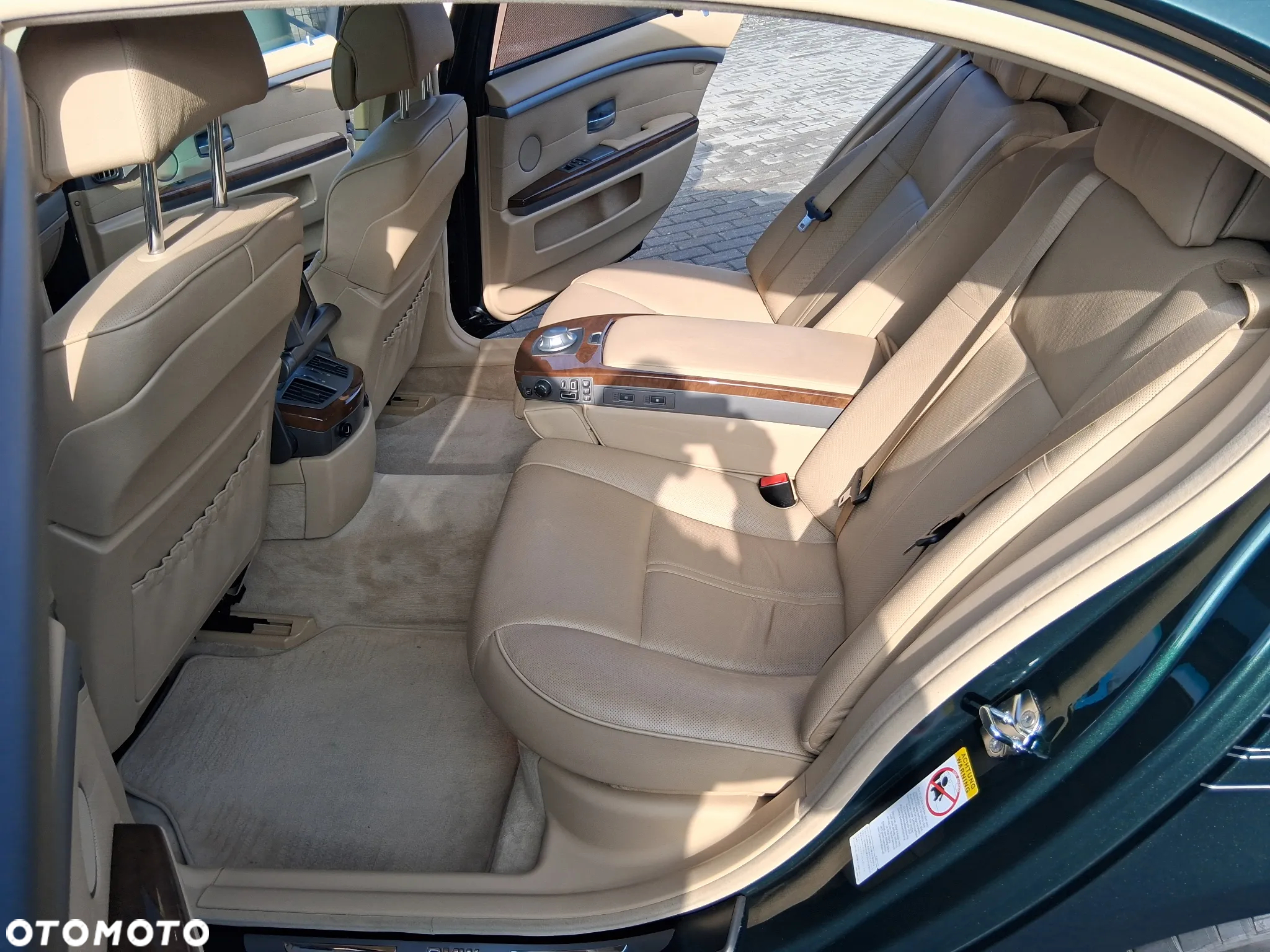 BMW Seria 7 745Li - 37