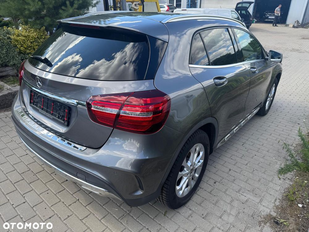 Mercedes-Benz GLA 250 4-Matic AMG Line - 15
