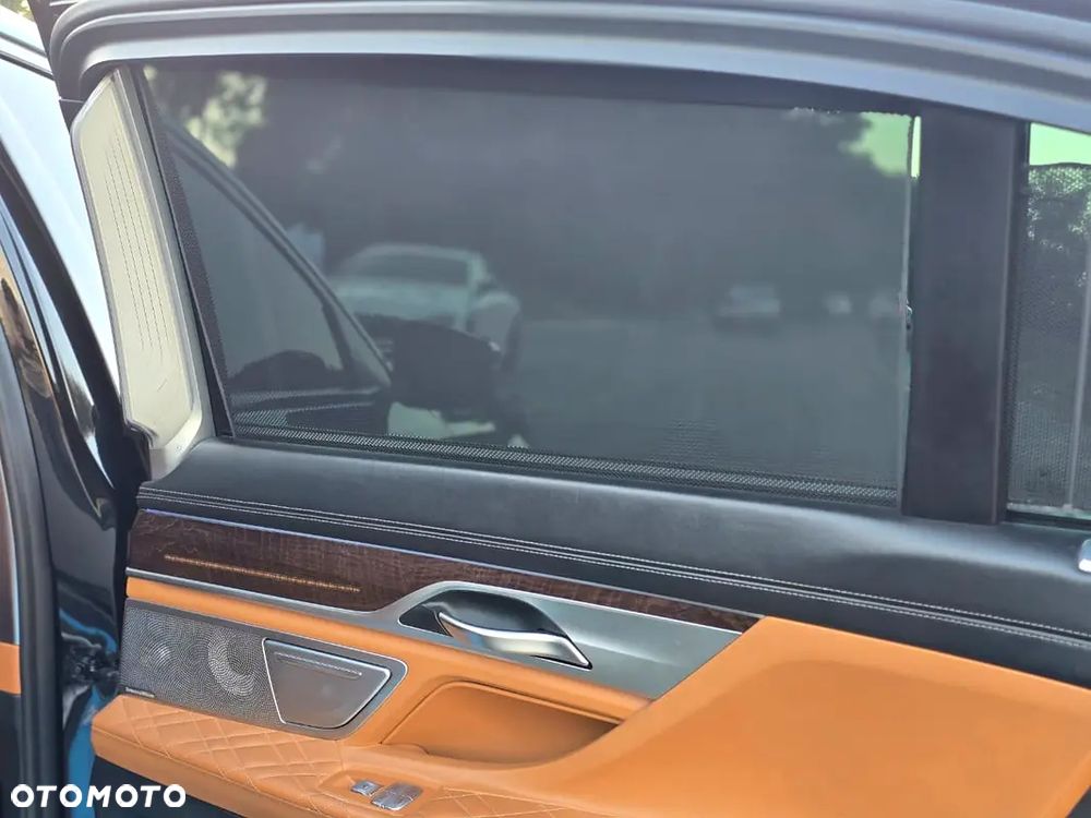 BMW Seria 7 750Li xDrive - 19