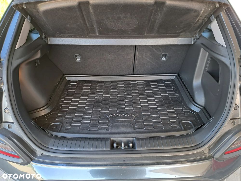 Hyundai Kona - 32