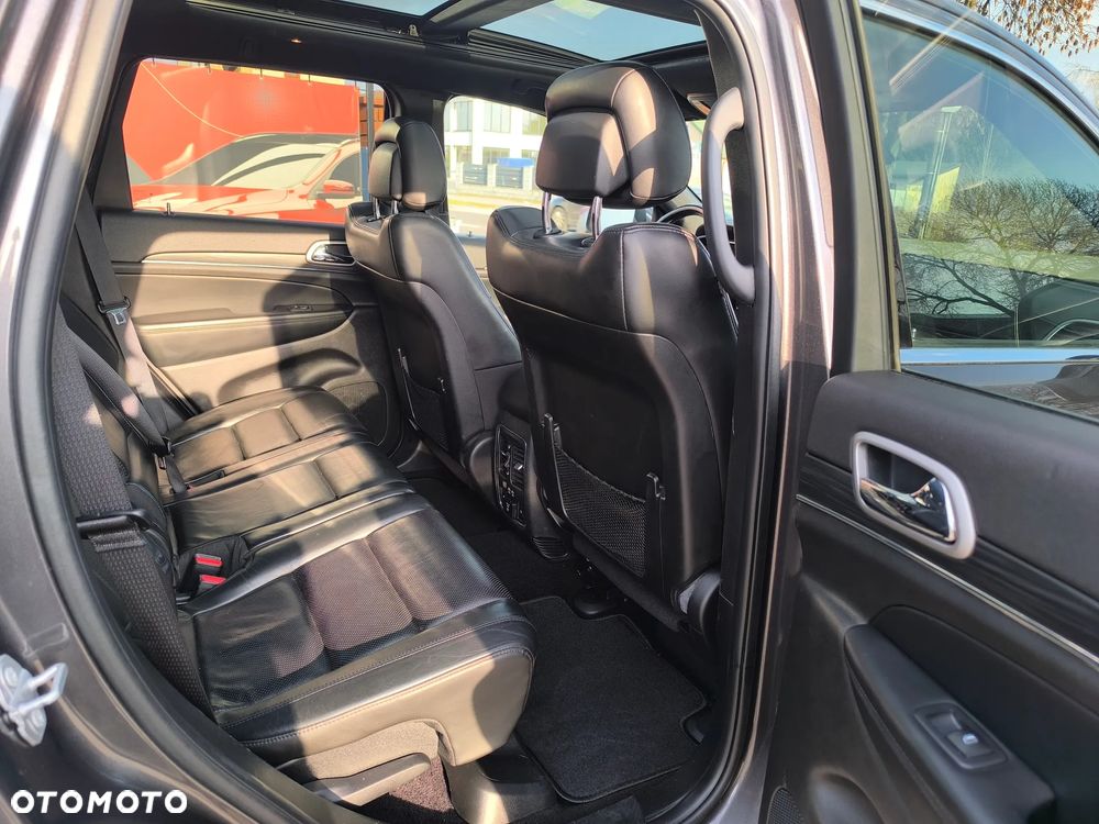 Jeep Grand Cherokee - 28