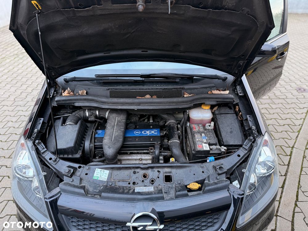 Opel Zafira OPC - 21