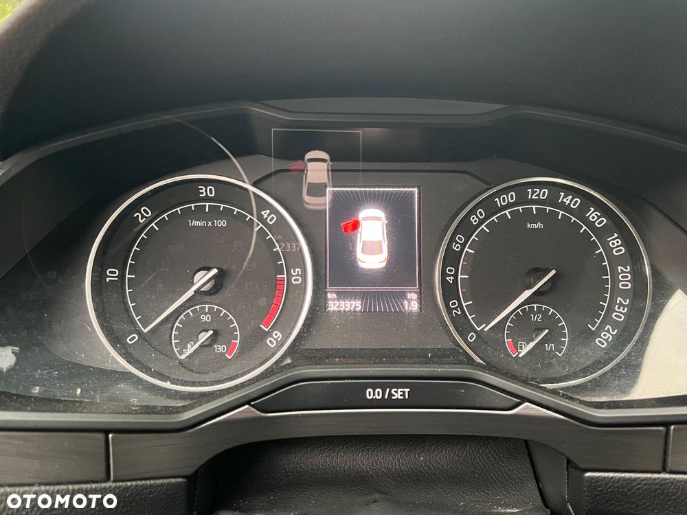 Skoda Superb 2.0 TDI Active DSG - 9