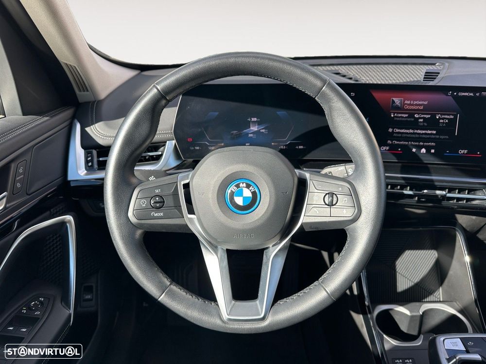 BMW iX1 eDrive20 - 12