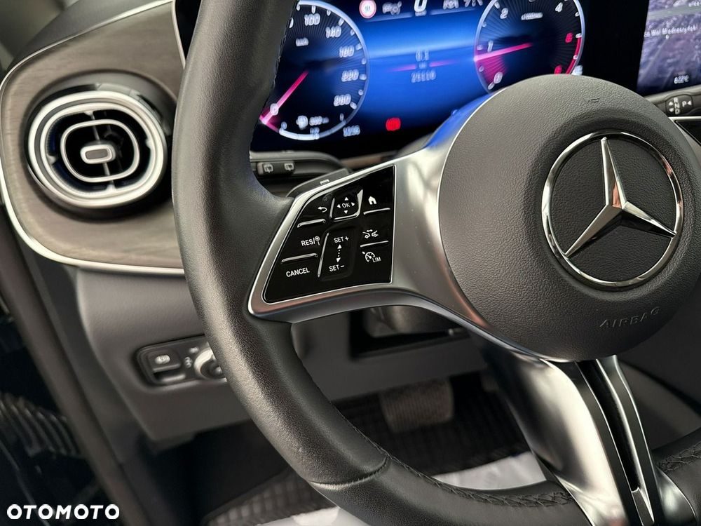 Mercedes-Benz Klasa V - 24