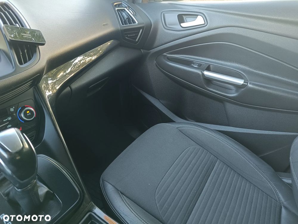Ford Kuga 2.0 TDCi AWD Titanium - 35
