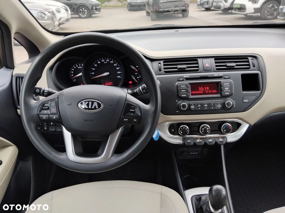 Kia Rio 1.4 L - 7