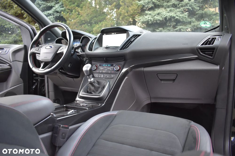 Ford Kuga 1.5 EcoBoost 2x4 ST-Line - 34