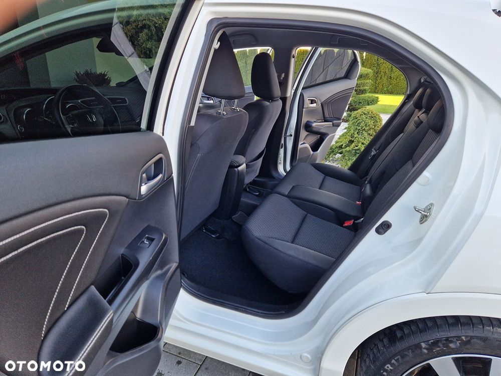 Honda Civic 1.8 i-VTEC Executive Black Edition - 25