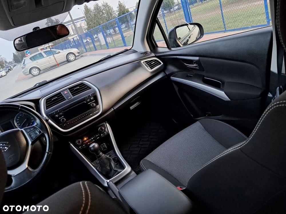 Suzuki SX4 S-Cross 1.6 Comfort - 24