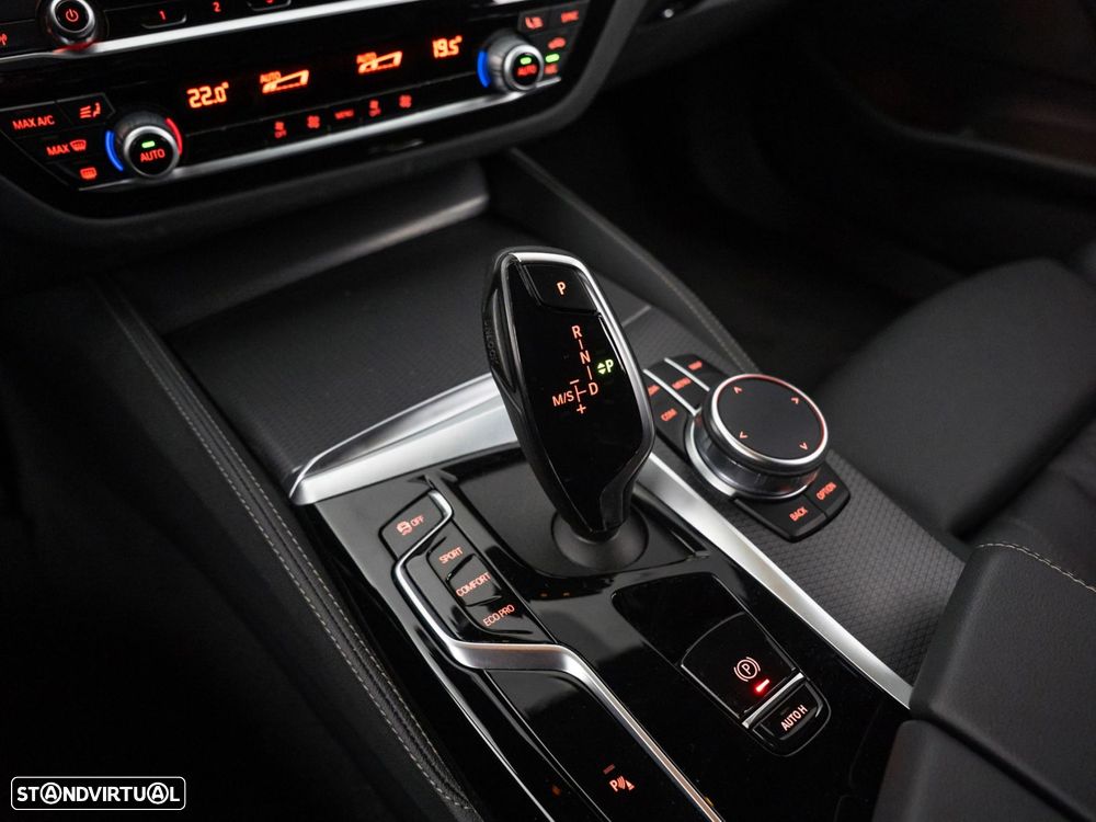 BMW 520 d Pack Desportivo M Auto - 25