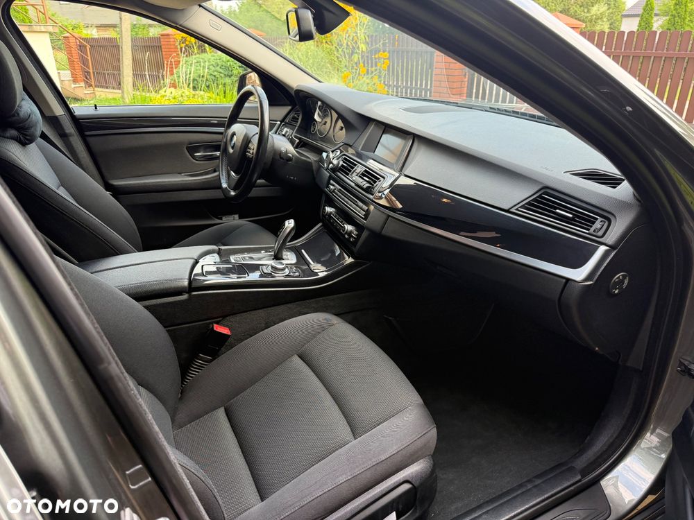 BMW Seria 5 520d xDrive - 32