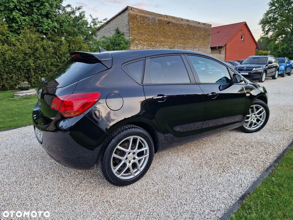 Opel Astra 1.6 NAVI - 4