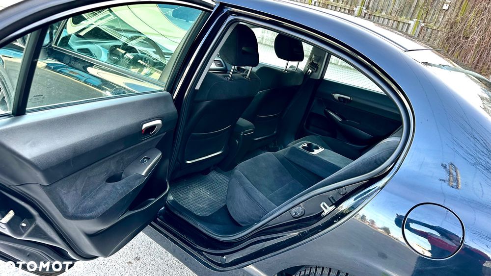 Honda Civic 1.8 Executive - 11
