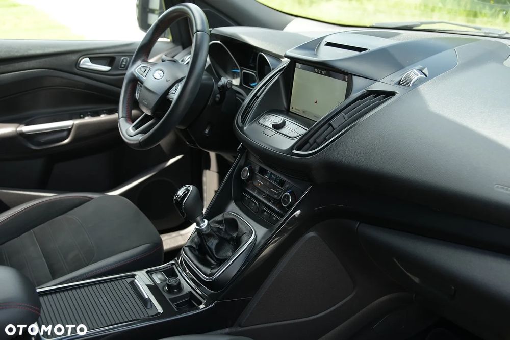 Ford Kuga 2.0 TDCi AWD ST-Line - 24