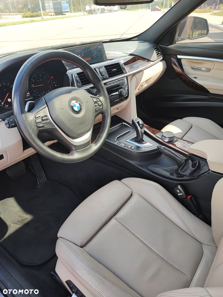 BMW Seria 3 330i xDrive Luxury Line - 12