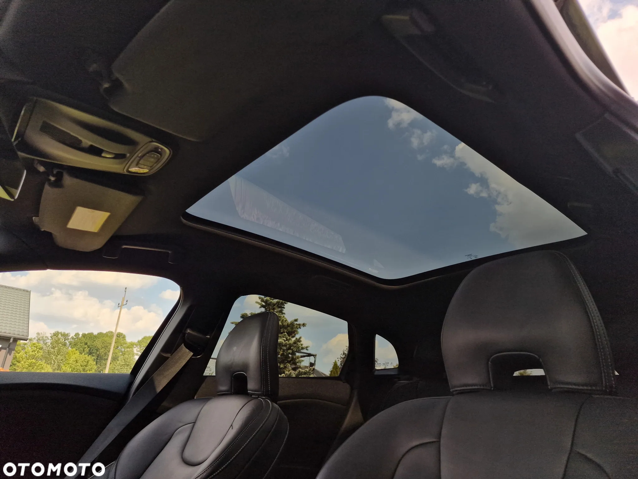 Volvo V40 D4 Drive-E R-Design Summum - 28