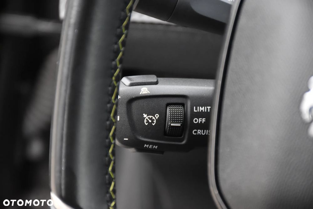 Peugeot 208 - 23