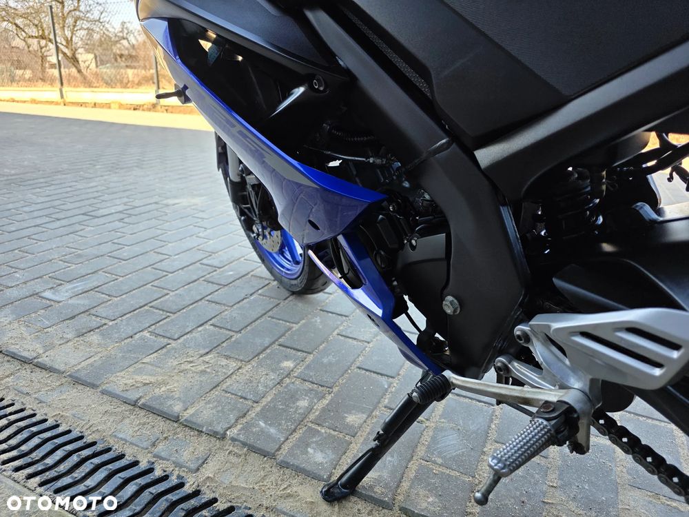 Yamaha YZF - 17