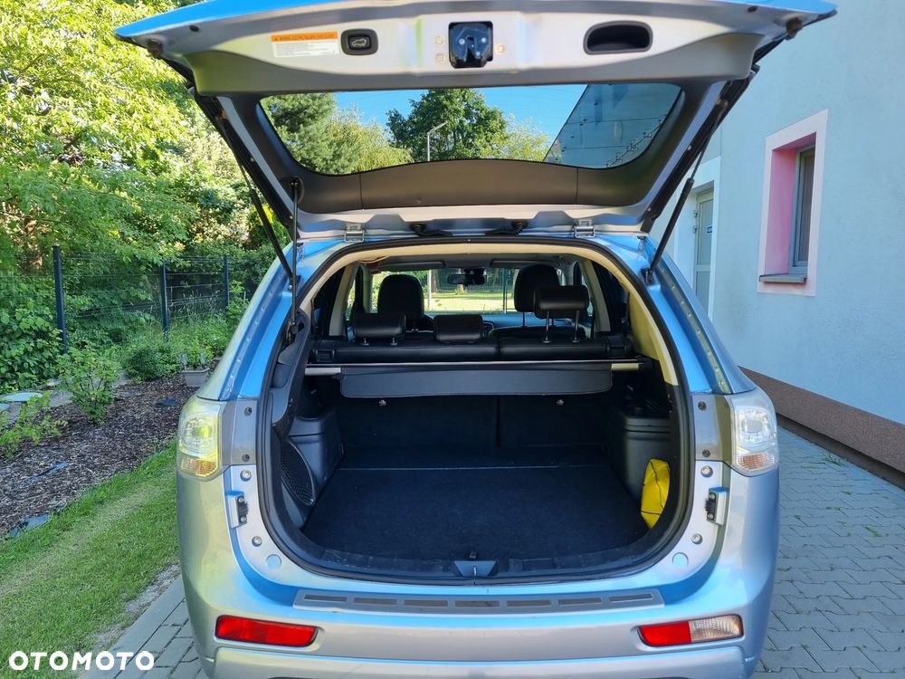 Mitsubishi Outlander Instyle NAVI + - 15