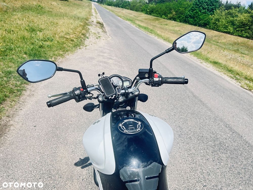 Suzuki Gladius - 3