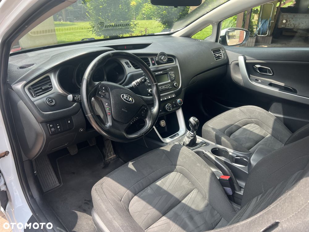 Kia Ceed - 13