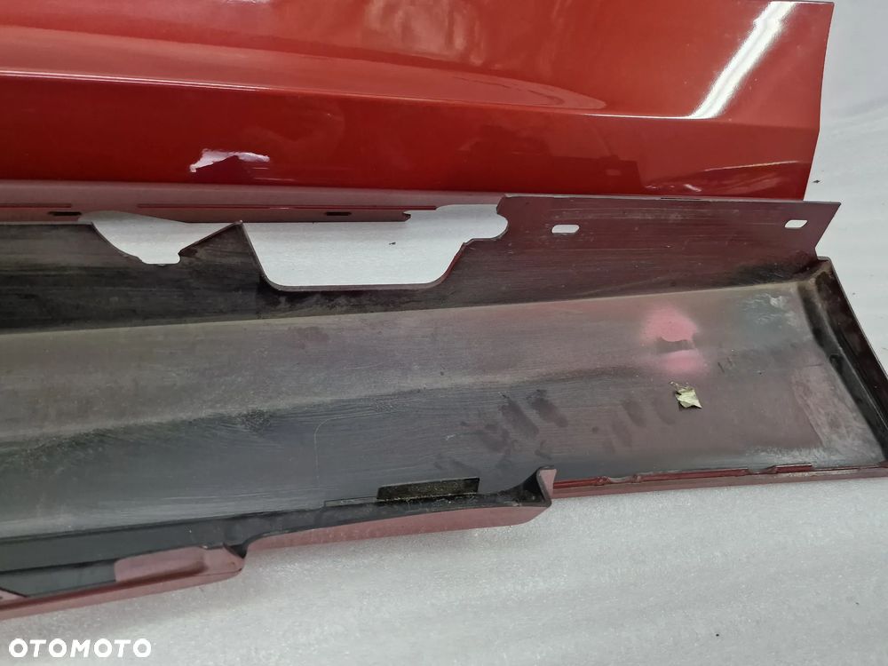 BMW E81 / E82 / E88 06- ŁADNA LEWA / PRAWA LISTWA PROGOWA / NAKŁADKA PROGU , KOLOR SEDONAROT , NR 51777183234 / 7183234 / 5177-7183233 / 7183233 , NR AUKCJI PR405 - 11