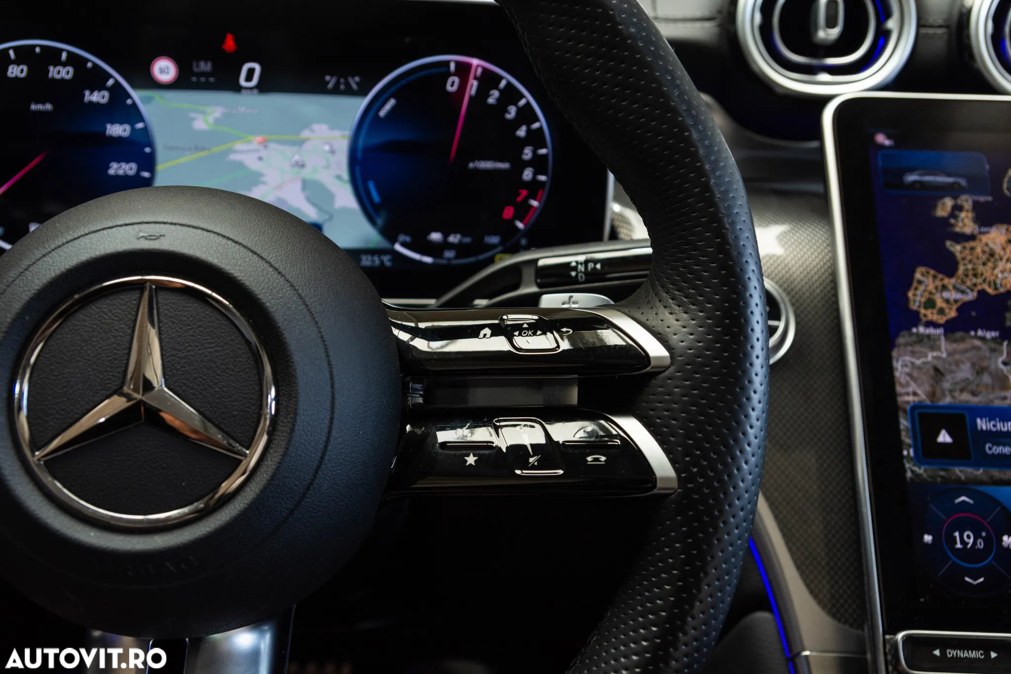 Mercedes-Benz GLC Coupe 300 e 4Matic 9G-TRONIC AMG Line Advanced - 25