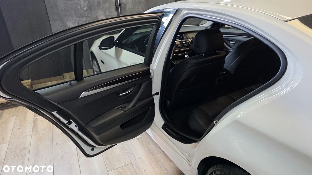 BMW Seria 5 528i Sport-Aut - 17