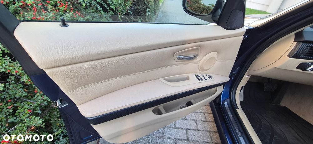 BMW Seria 3 330i xDrive Edition Exclusive - 26