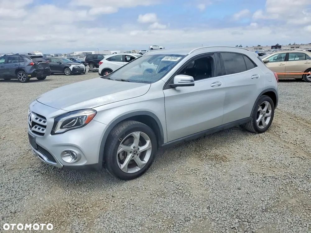 Mercedes-Benz GLA - 5