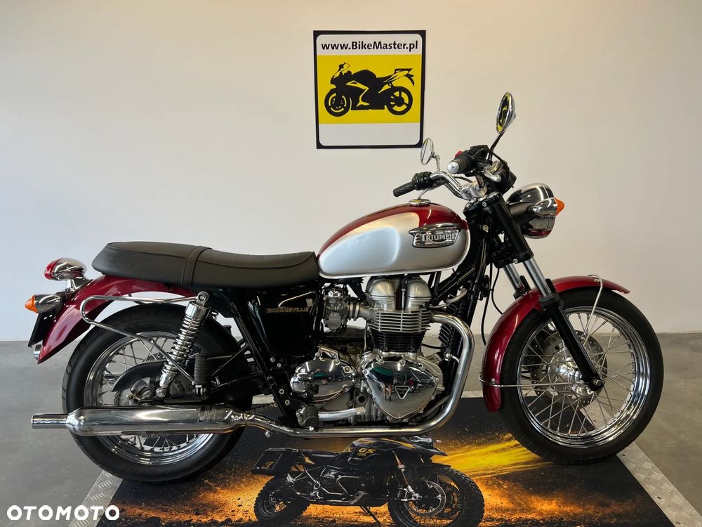 Triumph Bonneville - 1