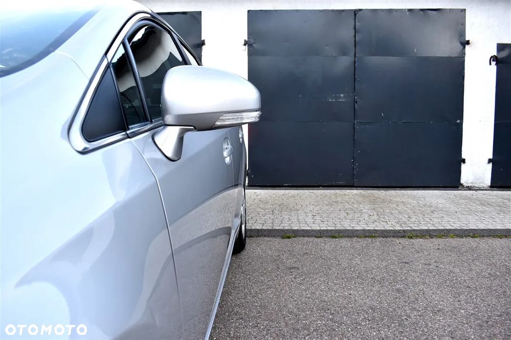Toyota Avensis 1.8 Sol NAVI - 3
