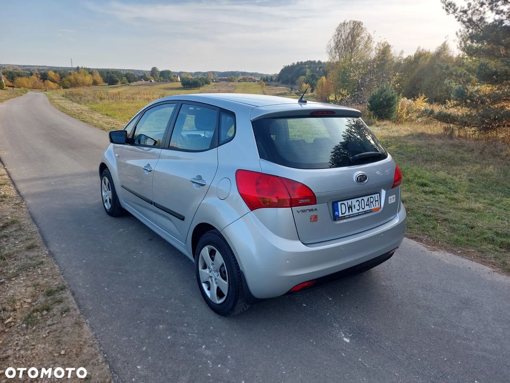 Kia Venga 2011 photo 3