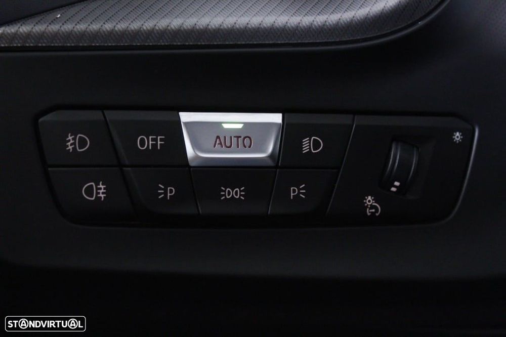 BMW 116 d Pack Desportivo M Auto - 27