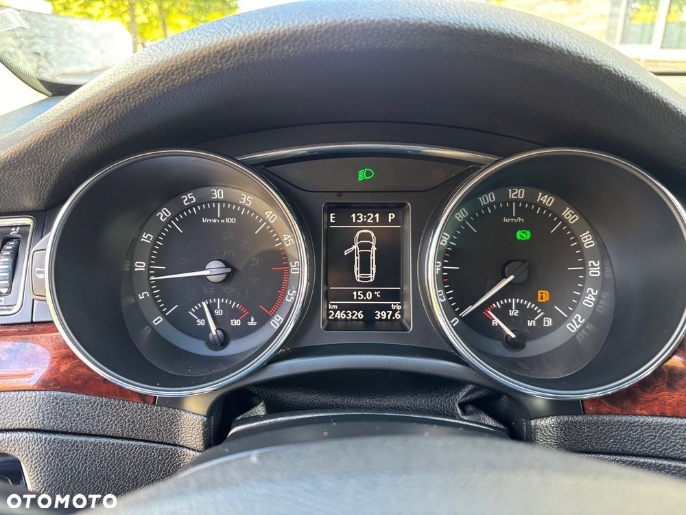Skoda Superb 2.0 TDI DSG Elegance - 30