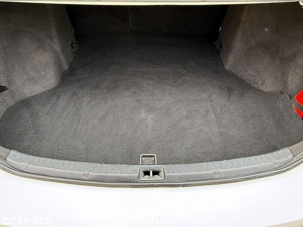 Toyota Avensis 2.0 D-4D Active - 12