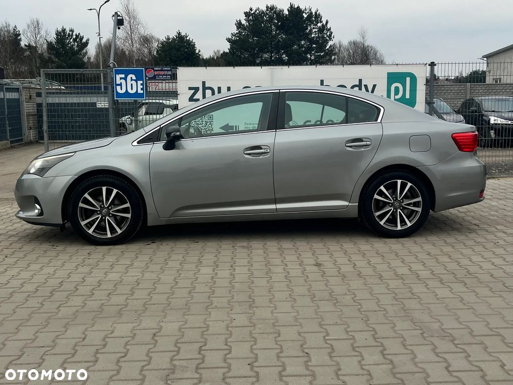 Toyota Avensis 1.6 Premium - 9
