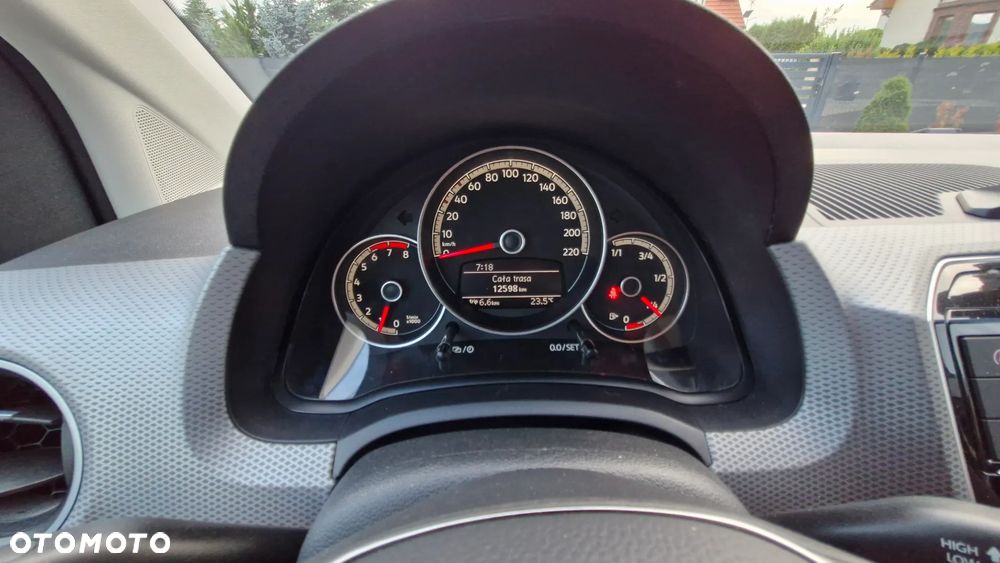 Volkswagen up! Active - 14