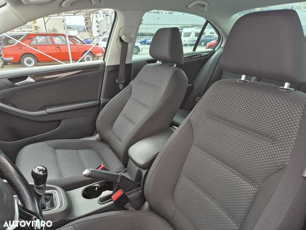 Volkswagen Jetta 2.0 TDI Comfortline - 10
