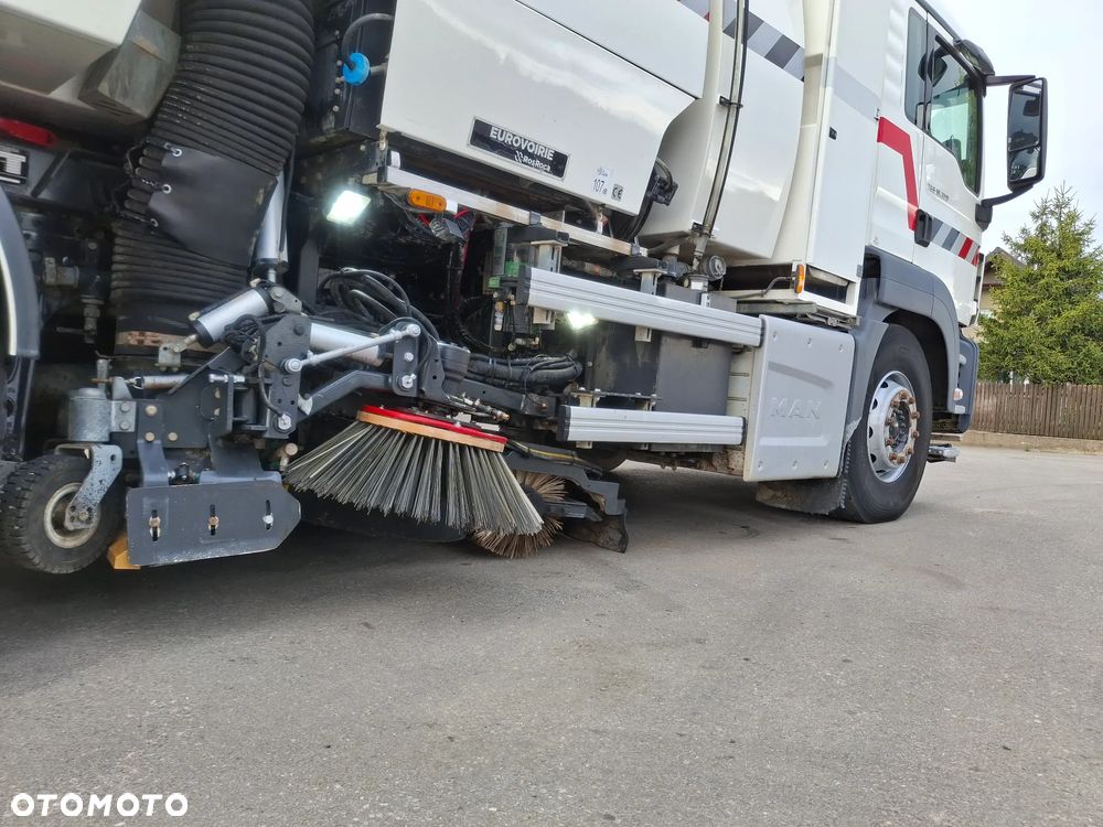 MAN TGS 18.320 Zamiatarka BUCHER OptiFant 8000 2 Silniki Euro 6 Karcher Listwy Wysokiego Ciśnienia Szczotki L/R EUnited PM10 Mycie Jezdni Ulicy Dodatkowy Zbiornik Wodny - 11